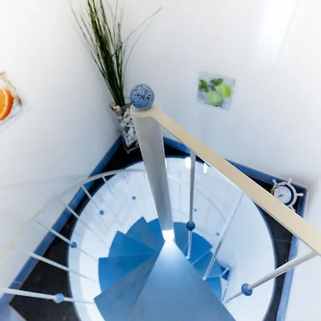 Blu Angel Relais Meta